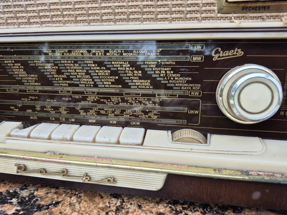 Radio cu lampi Graetz Polka 613 made in Germany fabricat in 1958

Radi
