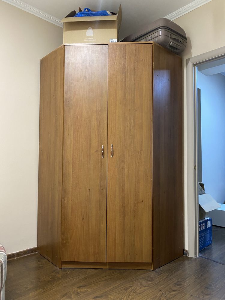 Угловой шкаф для одежды