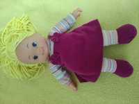 Кукла с меко тяло и твърда глава и парцалена кукла