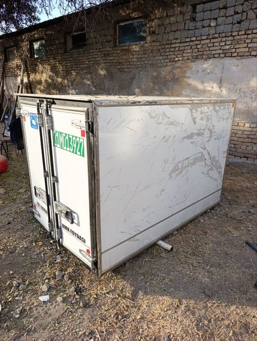 Izatermik furgon buvishniy yechilagan