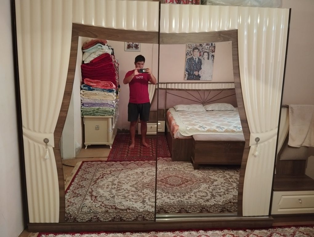 Продается спальный горнитур