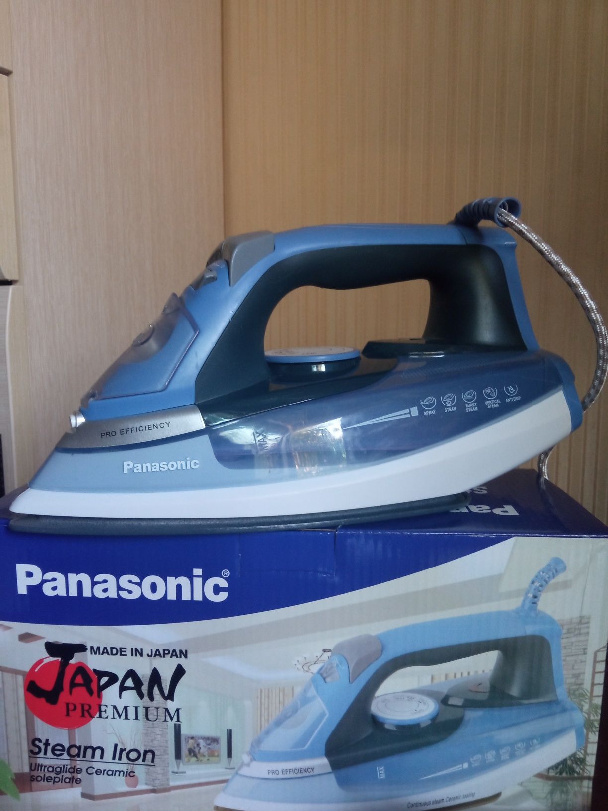 Продам утюг фирмы " PANASONIC"