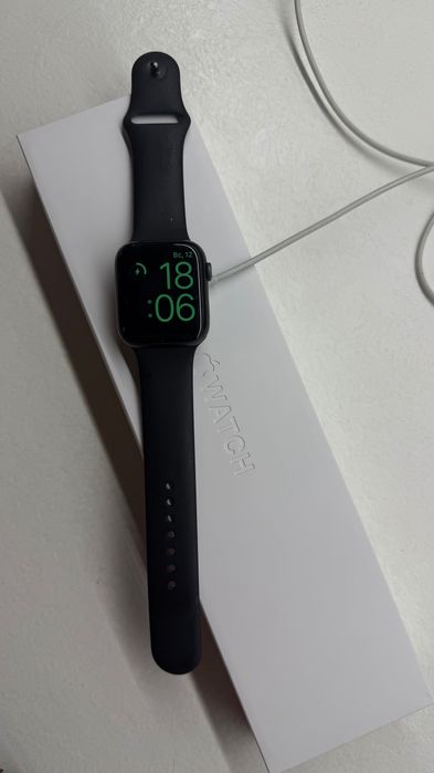 Продам часы Apple Watch 6, 44мм