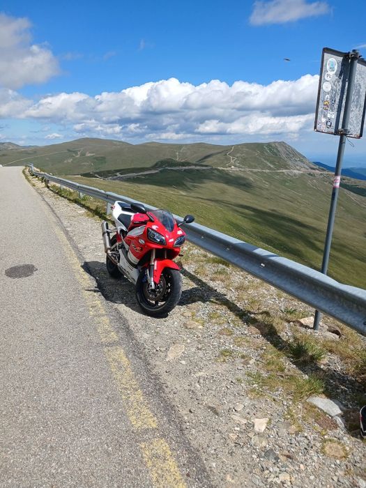 Motocicleta Yamaha izf R1