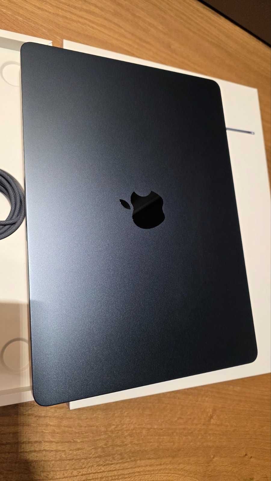MacBook Air 13-инчa M2 чип 8GB RAM 256GB SSD