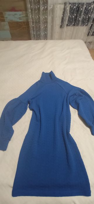 Плътна рокля в кралско синьо