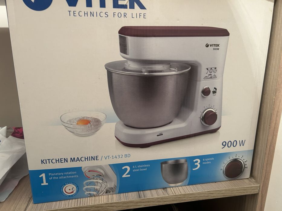 продам миксер Vitek 900W. Цвет бело-красный