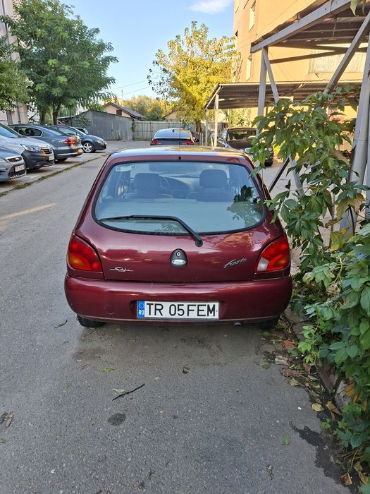 Vând Ford fiesta