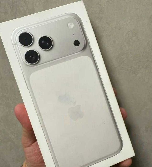 iPhone 17 Pro Max, 512GB, Silver - In stoc azi