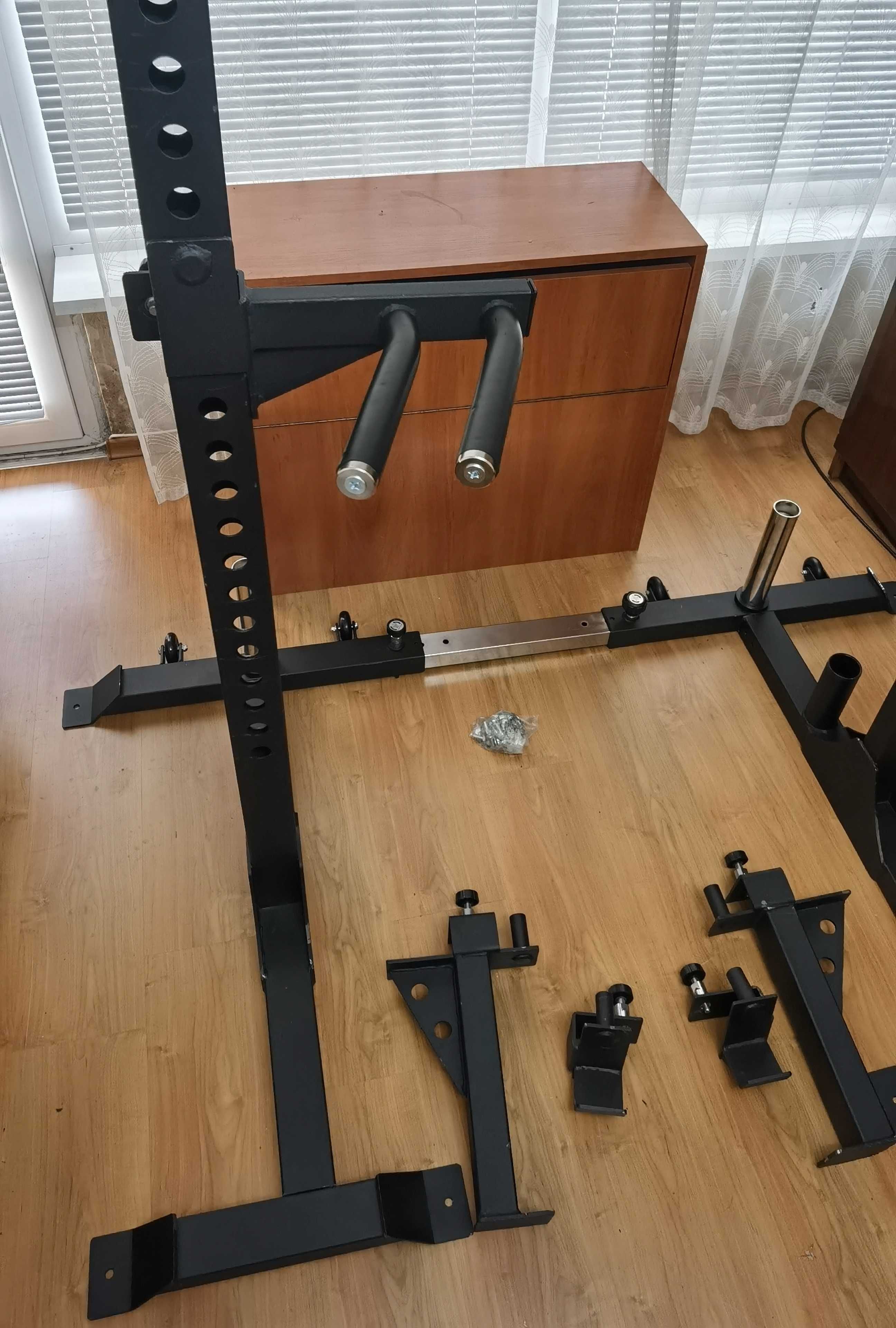 Продавам стойка за клек с успоредка и лост за набирания