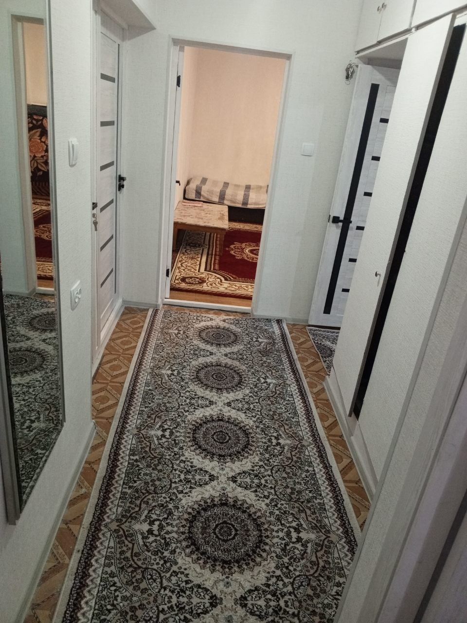 Срочно продаю 2-х комнатнаю квартиру Янгихаёт Спутник 4, дом панельный