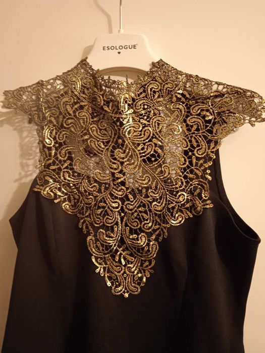 Bluza NOUA eleganta cu dantela aurie , cloșată din talie