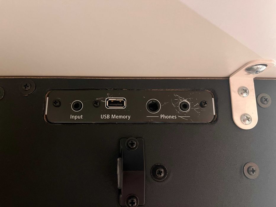 Pian digital Roland F701-WH alb mat – stare excelenta