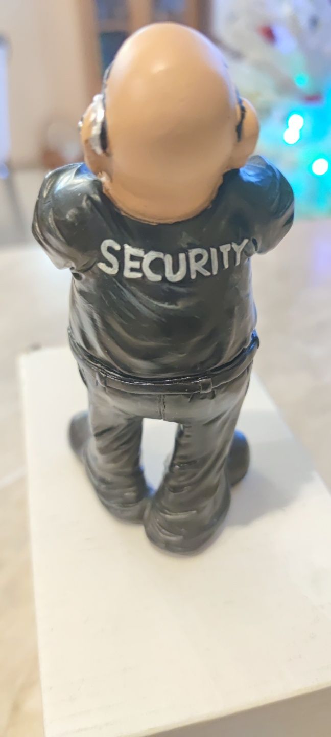 Статуетка Охранител