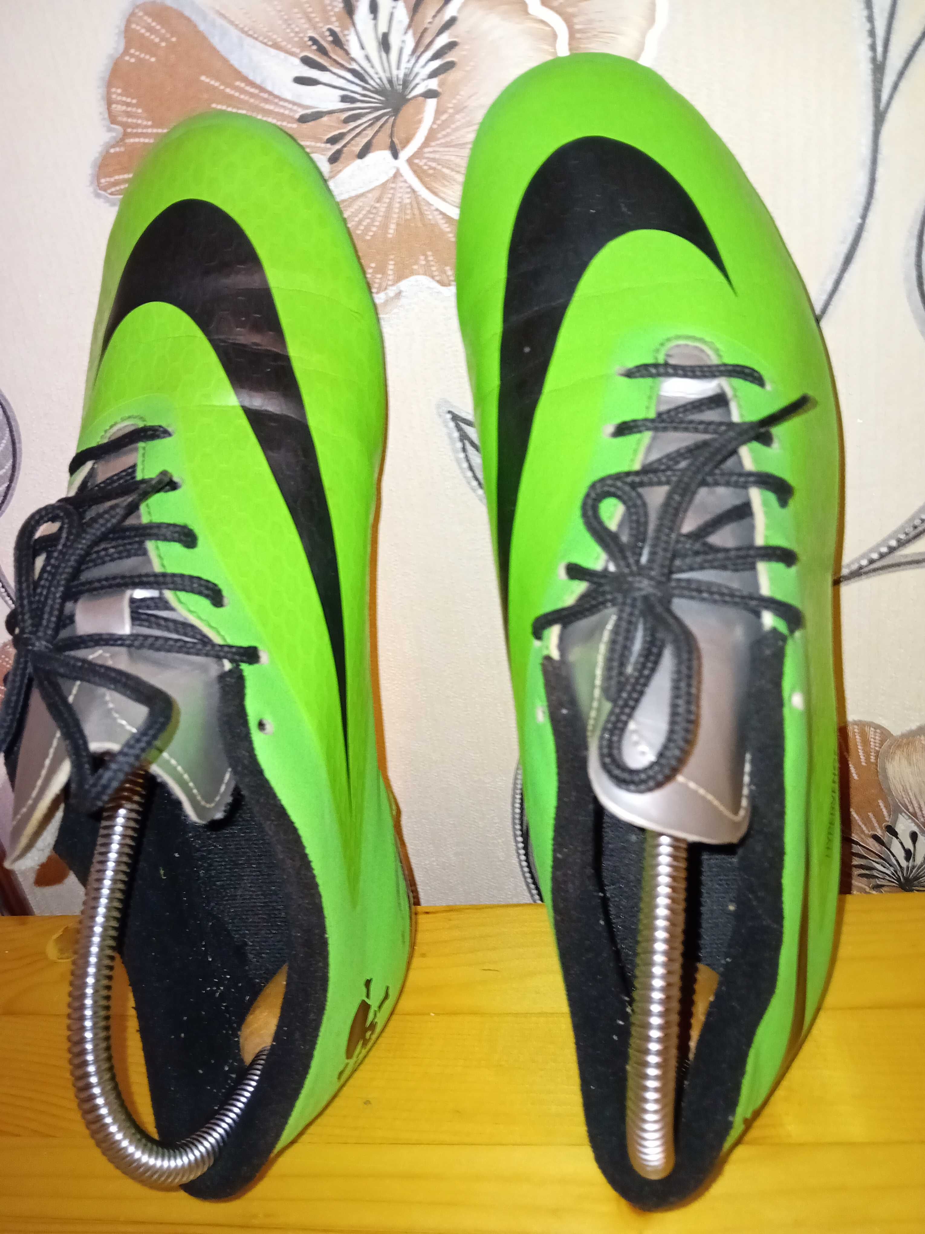 Продавам оригинални бутонки Nike ,номер 43
