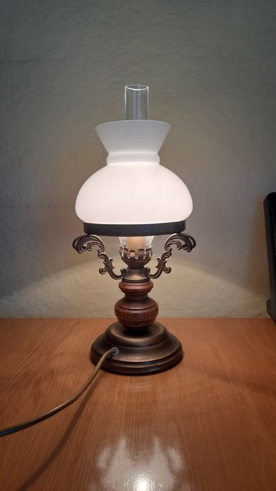 Lampă veche cu opalină