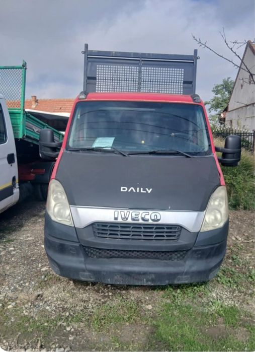 Vând Iveco roșu 2014 și Iveco alb 2005
