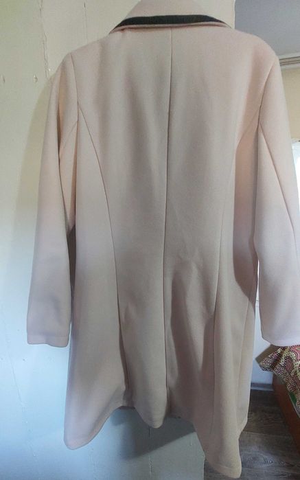 Продавам дамско палто