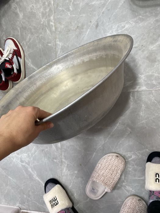 Алюминивей таз,в отличном состоянии