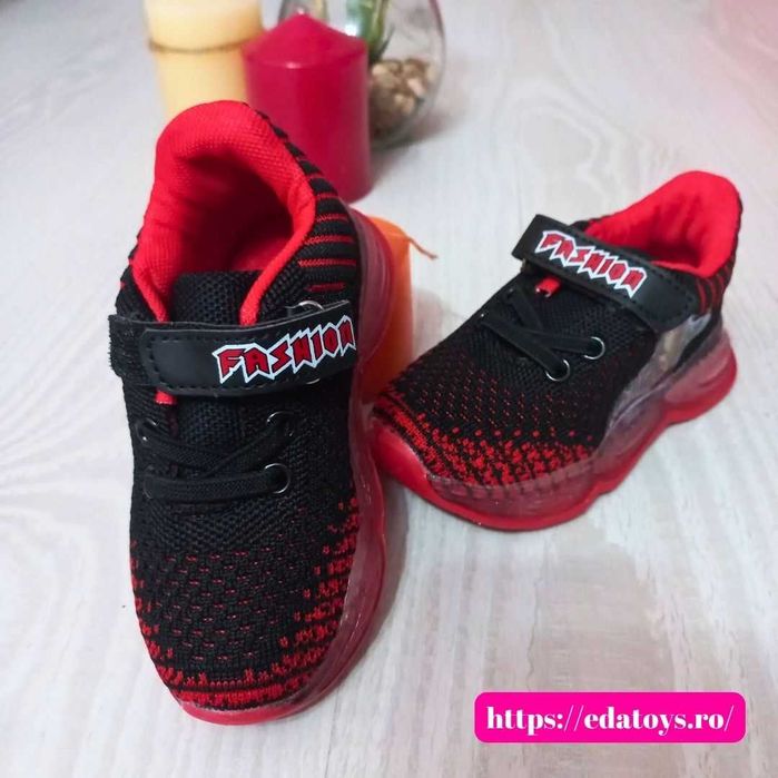 Adidasi Baieți Cu Luminite, Negri cu Rosu