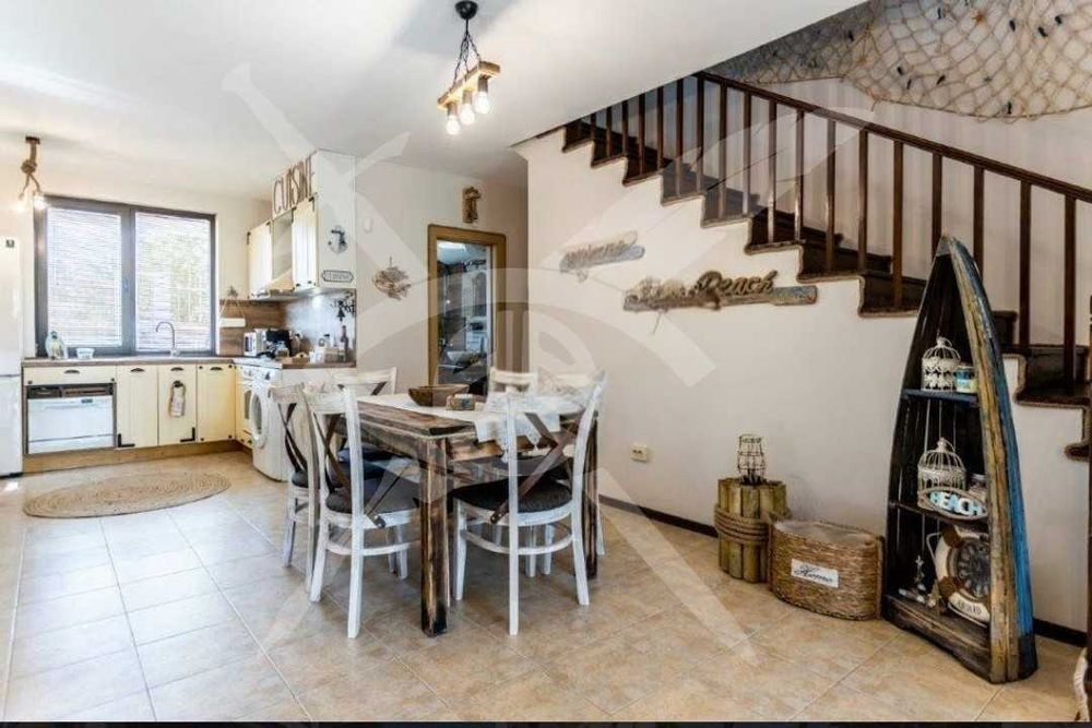 Двуетажна къща в Лозенец 92223