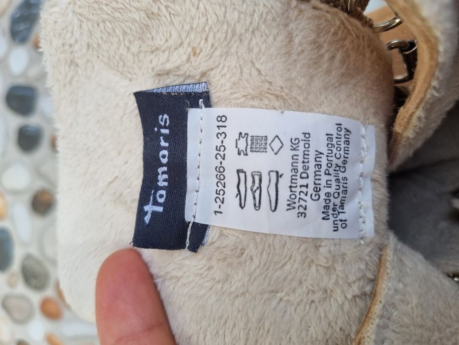 Vând ghete în stare bună.