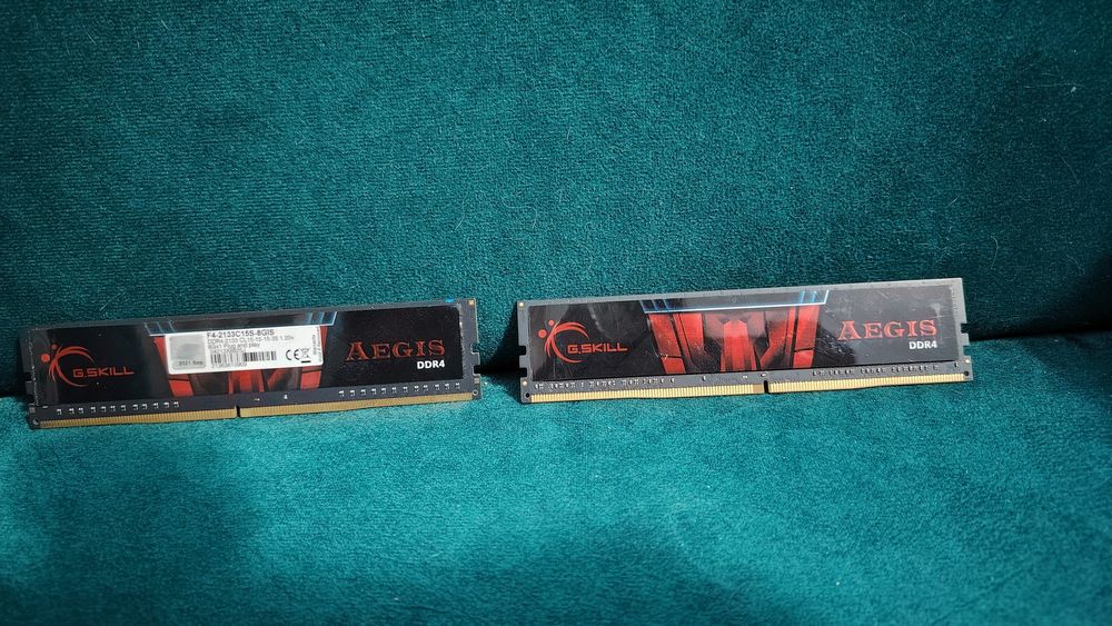 Vând 2 x 8 GB AEGIS DDR4 2133 MHz CL15