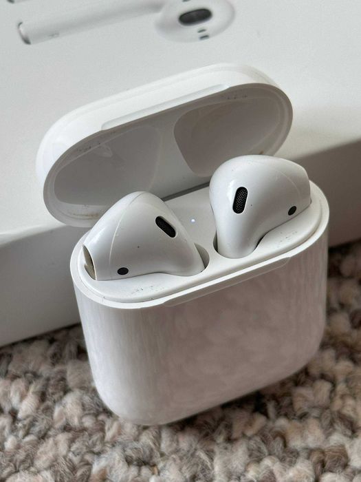 Продавам Apple AirPods 2 (оригинал)
