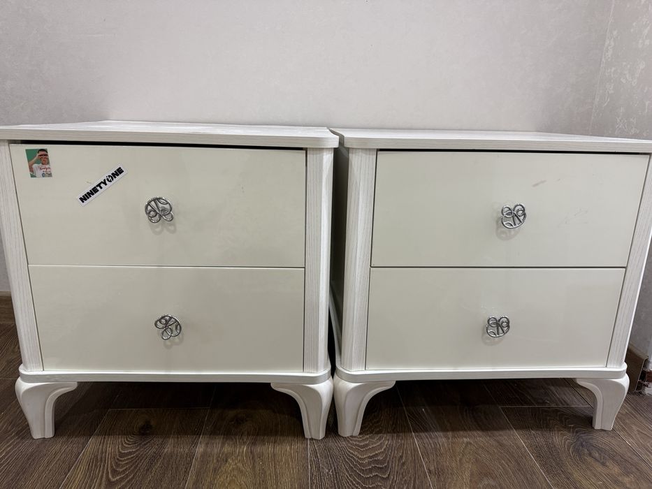 Тумба 2 штуки. В отличном состоянии. Купила в мебельноммагазине Шатура