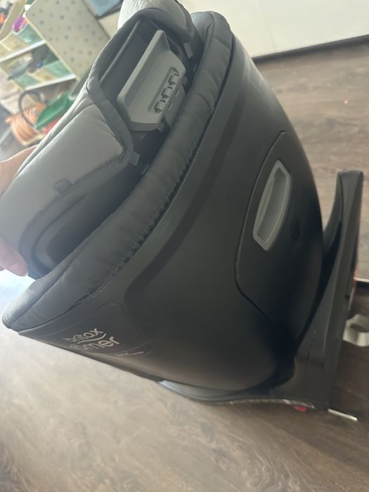 Britax Romer Dualfix i-Size M стол за кола + подложка подарък