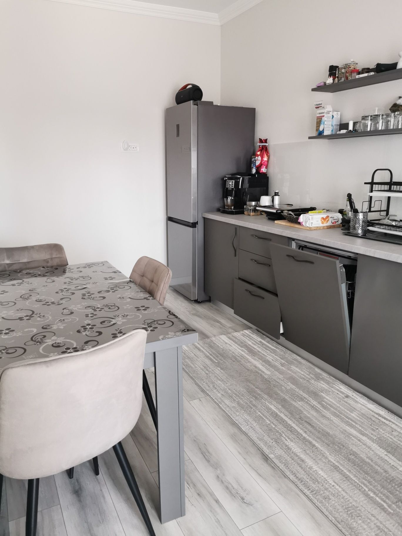 Persoana fizica vând jumătate de duplex