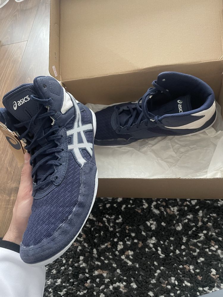 Борцовки Asics.