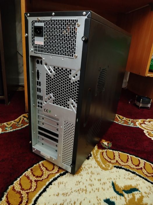 Продаётся кейс с БП и ДВД.