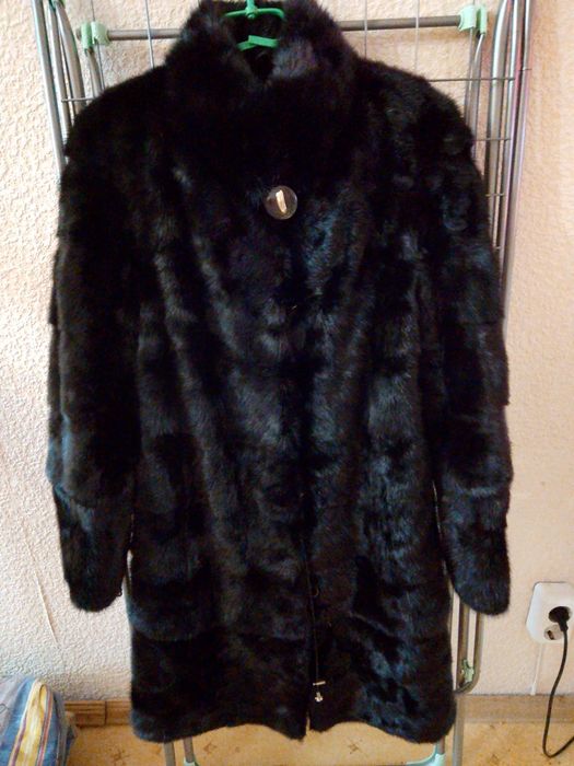 Норковая шуба черного цвета 50 тыс.