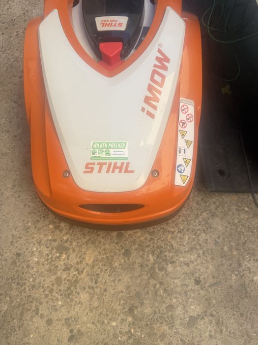 Robot tuns gazon Stihl masina tuns iarba RMI 422.1