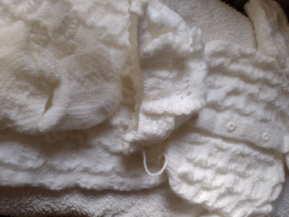 Costum tricotat bebeluși