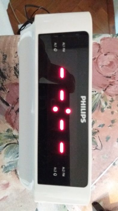 Продавам радиочасовник Philips AJ3115 в отлично състояние.