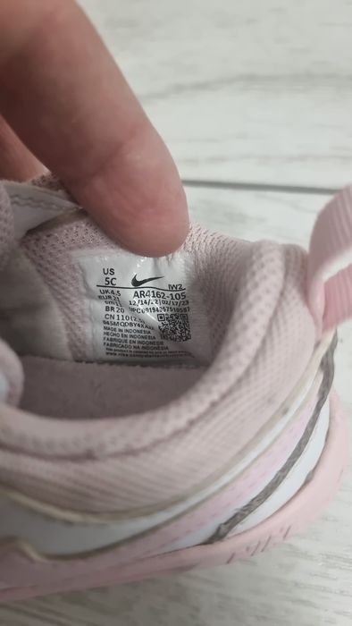 Adidași de fete alb cu roz Nike