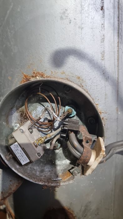 комбиниран бойлер на твърдо гориво и ток