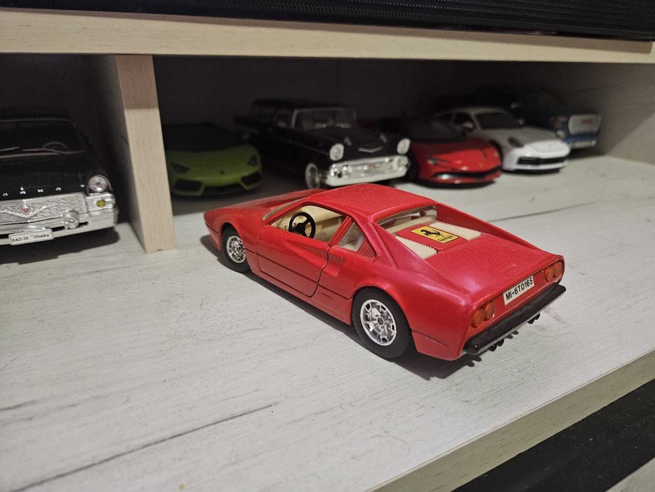 Macheta Bburago Ferrari 308 GTB , scara 1 : 24