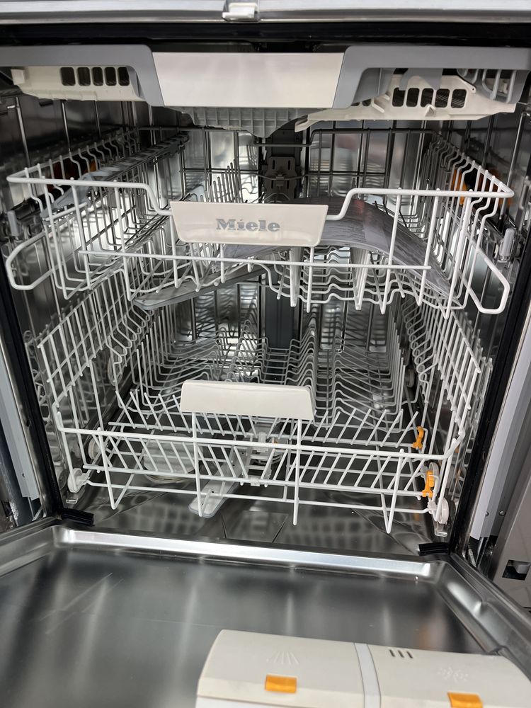 Miele G 5210 SC Active Plus миялна за полувграждане AutoOpen/24 мес г