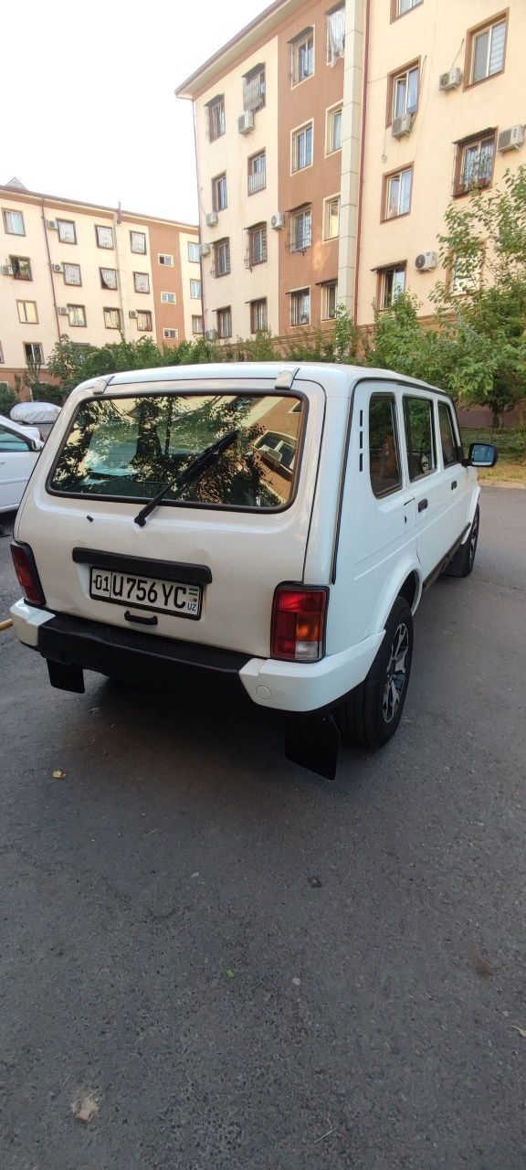 Niva urban 2131  sotiladi.