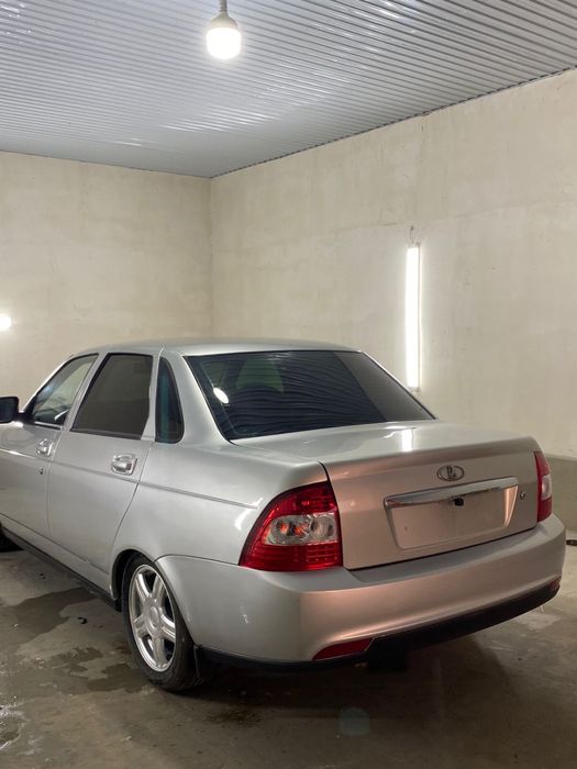 Приора сатылады.