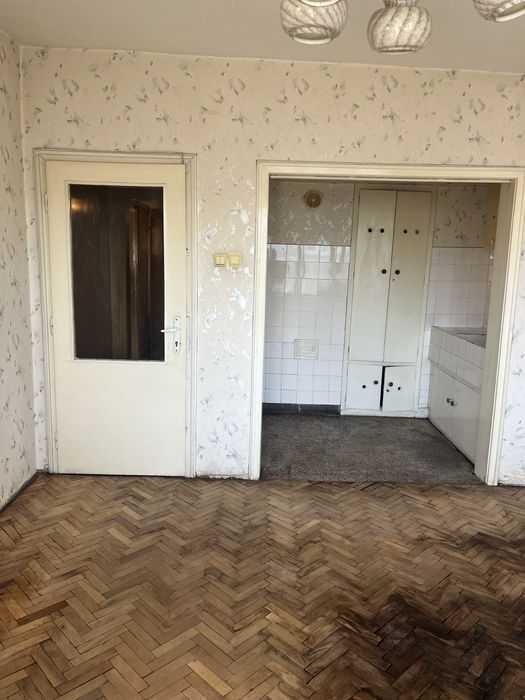 Продава се Четиристаен апартамент в Варна, Базар Левски - 98 кв.м за 1776 €/кв.м - Снимка #4