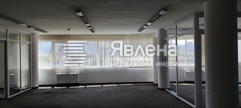 Светъл и функционален етаж от офис