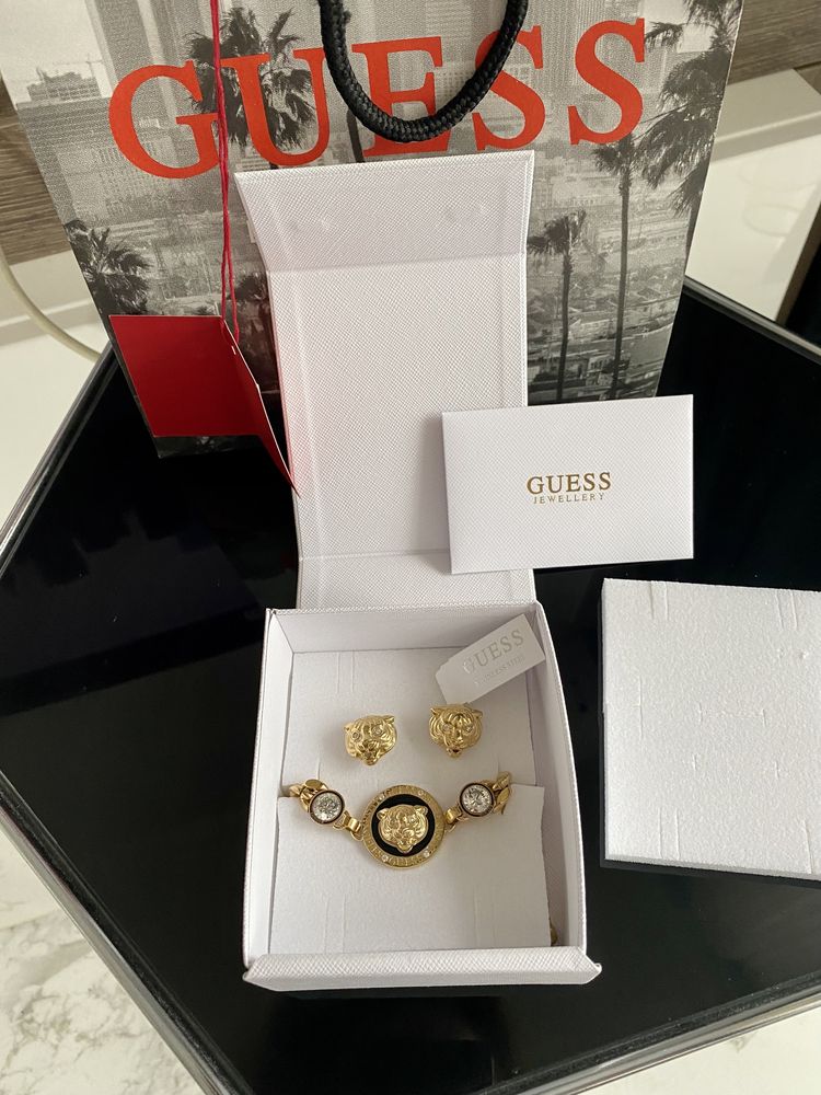 Комплект гривна и обици на Guess