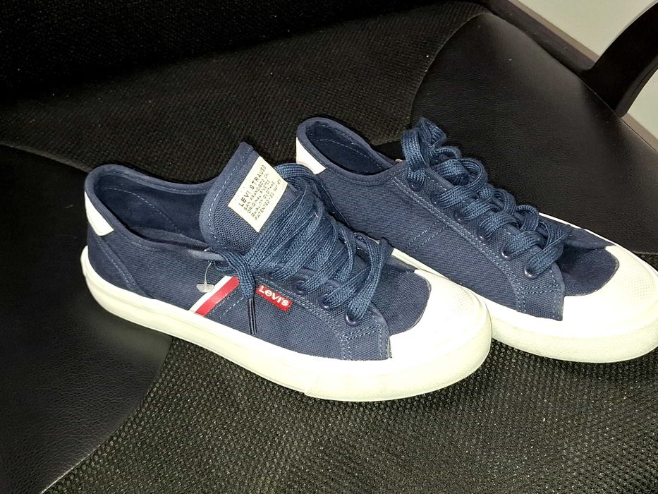 Levis кецове. Тъмносини 36 номер