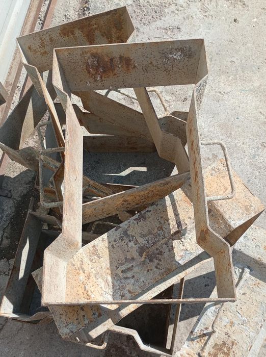 Vând Matrițe pentru capace rigolă