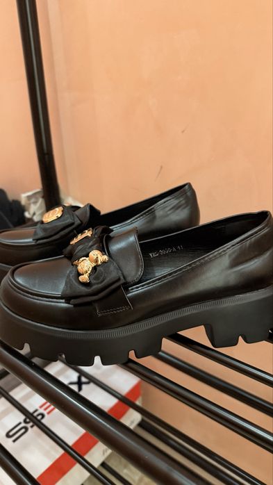 Черни/бели мокасини