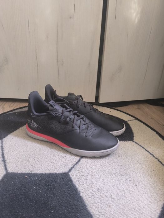 Ghete fotbal Decathlon, mărimea 43 ca noi